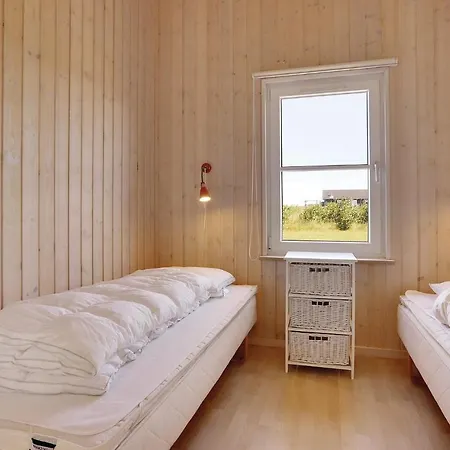 Дом отдыха Four Bedroom Holiday In *