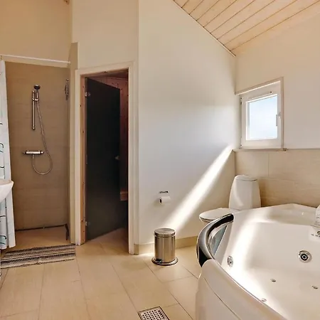 Four Bedroom Holiday In * Лёккен