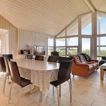 Four Bedroom Holiday In Лёккен